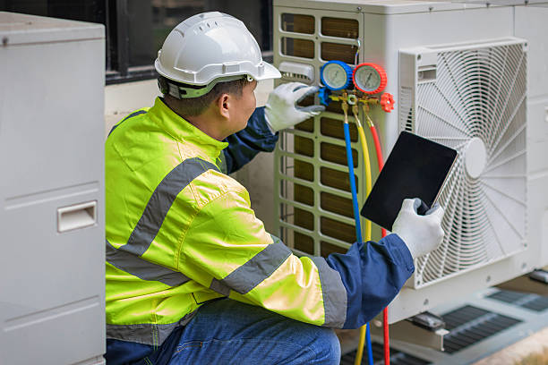 Professional Hvac technician working in South Houston, TX